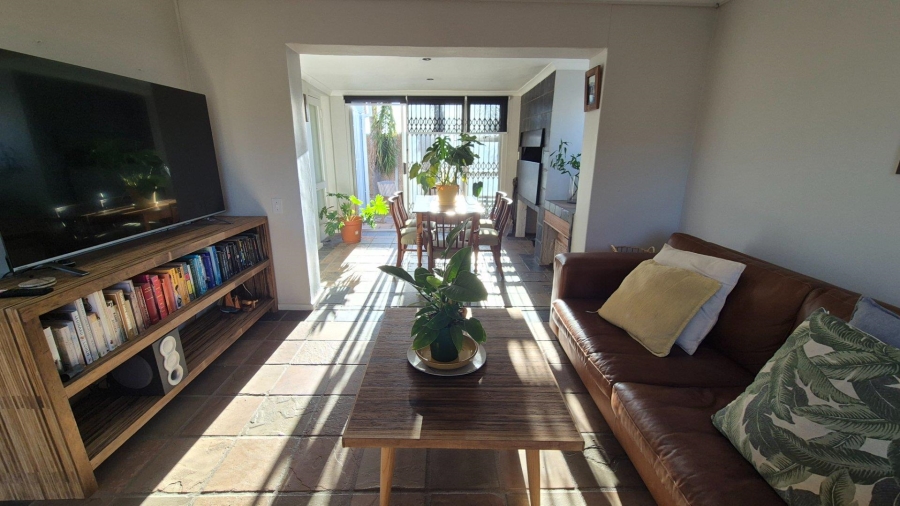 To Let 3 Bedroom Property for Rent in Loevenstein Western Cape